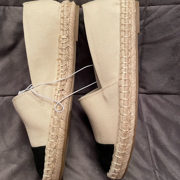 Women’s Maggie cream slip ons - Picture 4 of 6